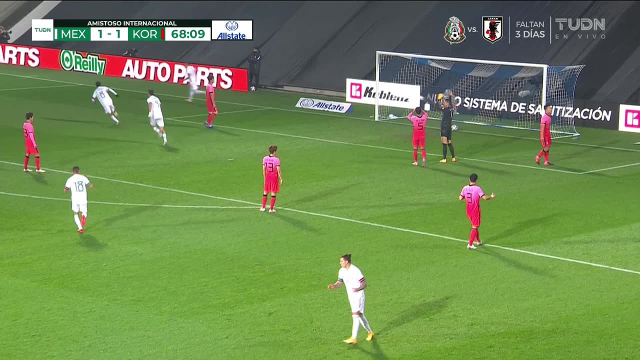 ¡GOOOL! Carlos Antuna anota para México.