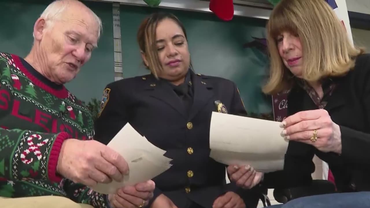 Honra a sus padres adoptivos siguiendo sus pasos en el NYPD