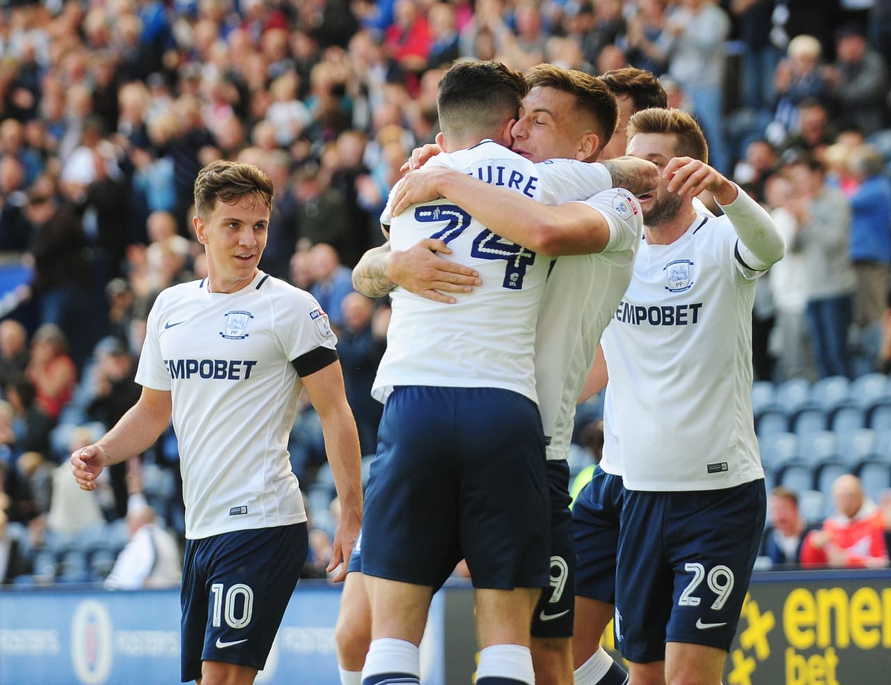 Reading F.C. (Inglaterra): el consorcio Dai Yongge & Dai Xiu Li tiene el 75% de las acciones de este popular equipo inglés, que actualmente disputa la segunda división.