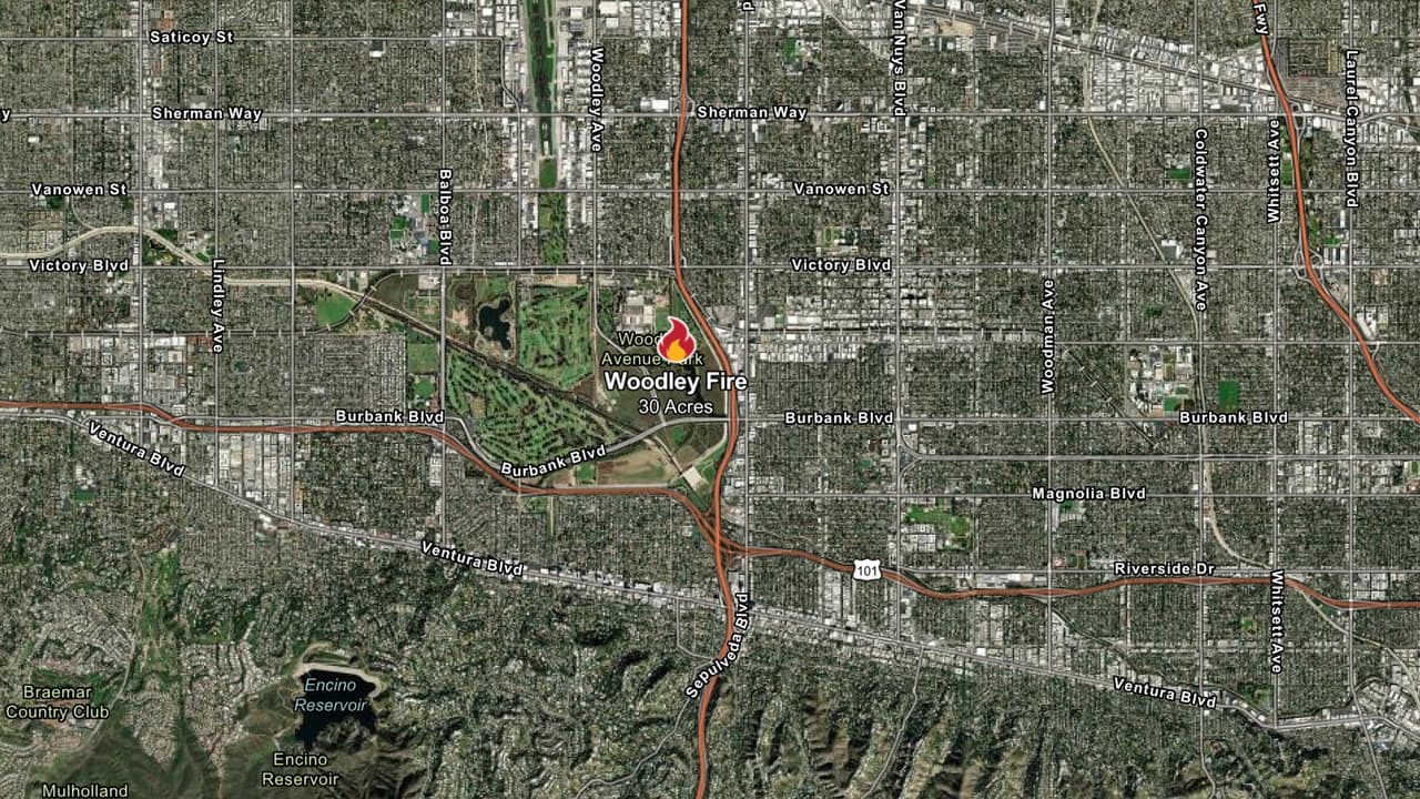<b>Incendio Woodley</b>
<br>Las llamas se reportaron cerca de las 6:15 AM del miércoles 8 de enero cerca de North Woodley Avenue, en Sepulveda Basin, al momento se registran
<b>30 acres afectados por el fuego</b> y no se han emitido alertas de evacuación, sin embargo se pide a los residentes del área cercana mantenerse al tanto de los avisos oficiales y seguir de cerca la evolución del incendio.