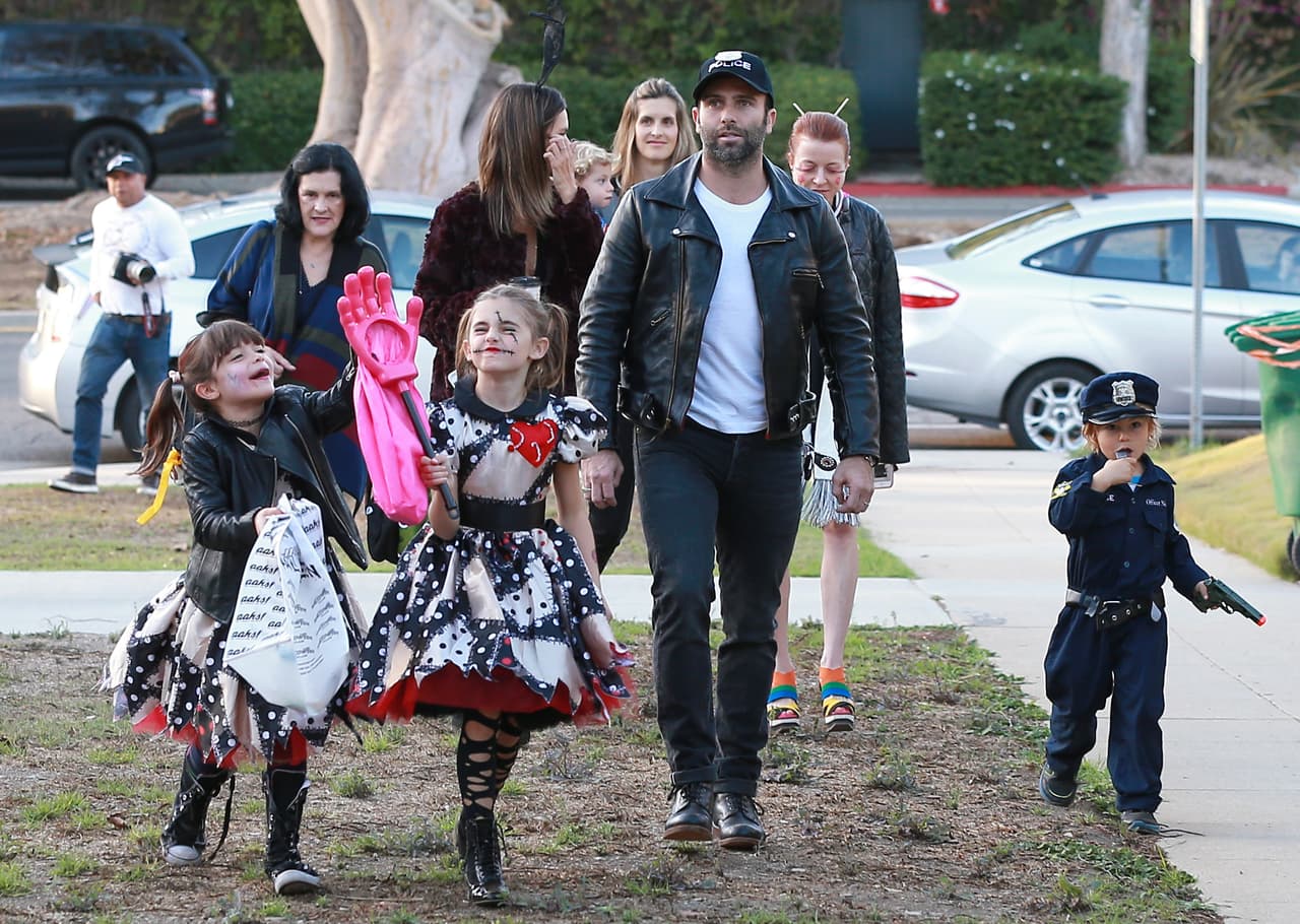 Varios vecinos de la zona se unieron al clásico desfile.