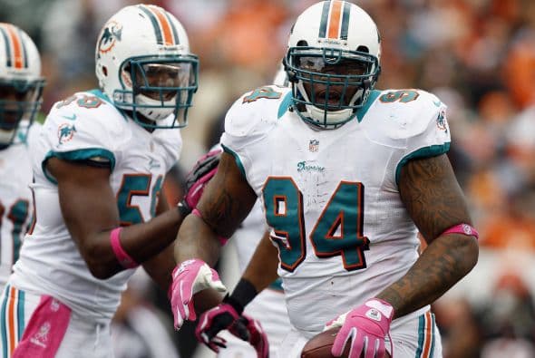 Randy Starks se queda con los Miami Dolphins