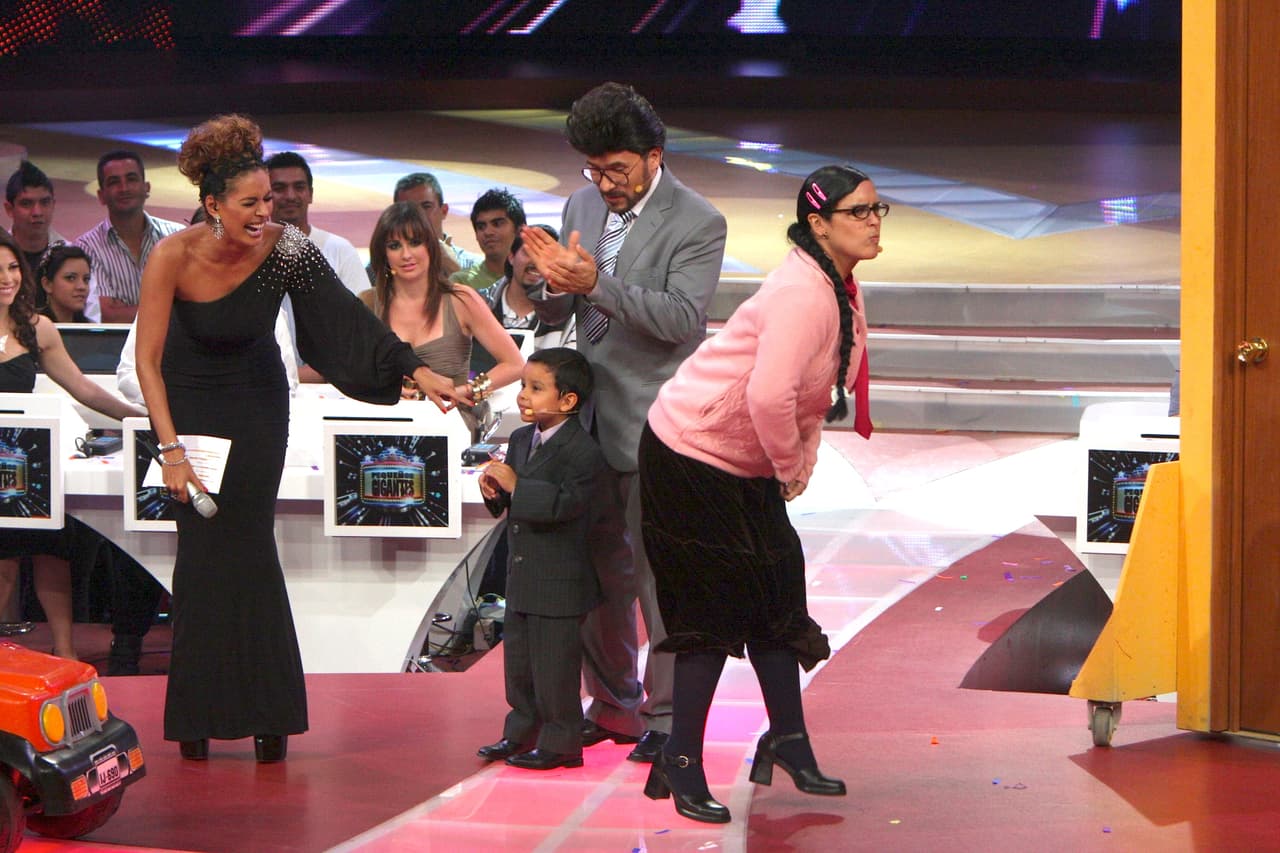 Los actores Angélica Vale y Luis Manuel Ávila estuvieron caracterizados como sus personajes de la telenovela 'La fea más bella'.