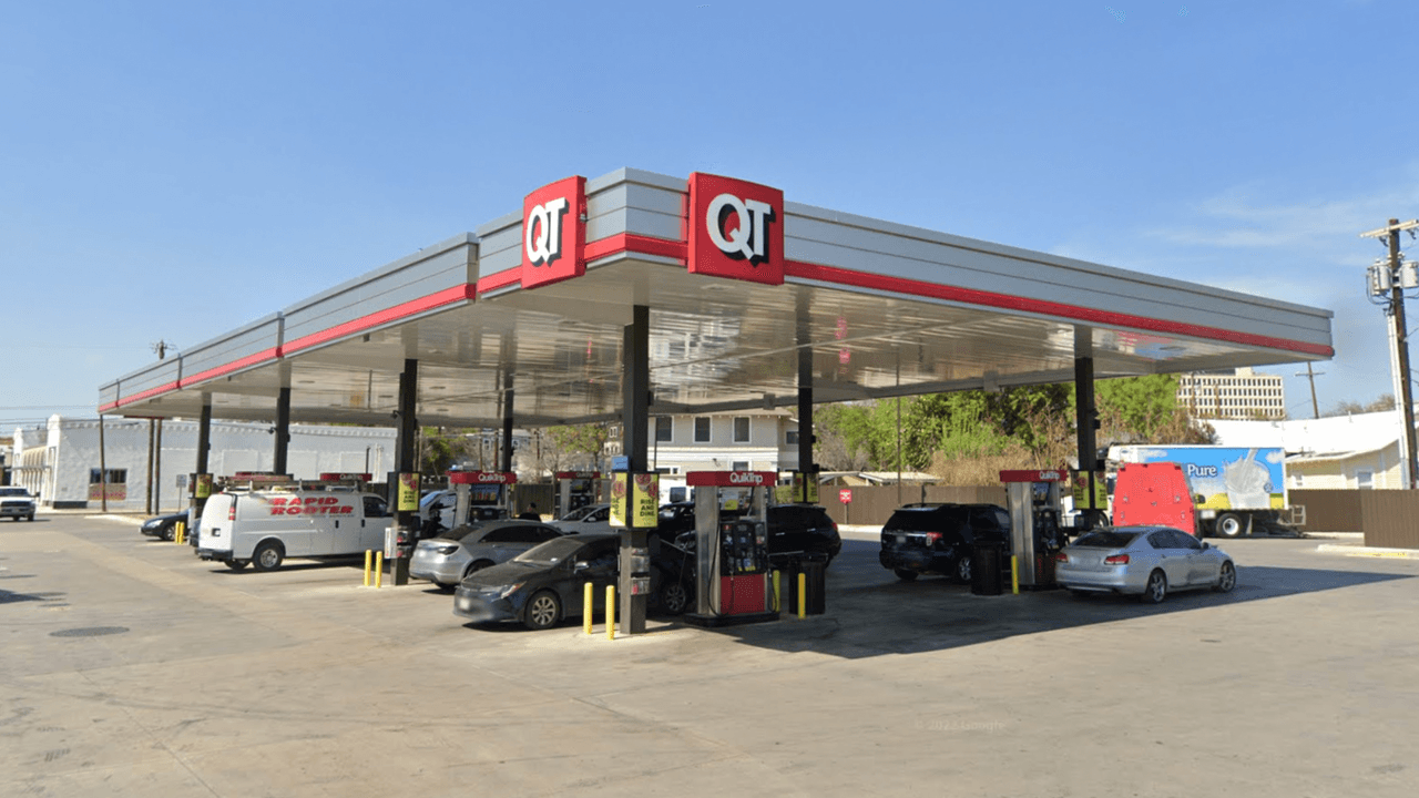 Aprovecha: los precios de gasolina bajaron en San Antonio antes de las fiestas