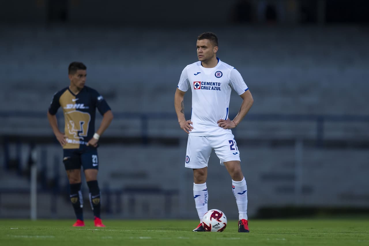 ‘Cabecita’ Rodríguez marcó el cuarto gol en tiempo de compensación para ‘sepultar’ a los universitarios 1-4.