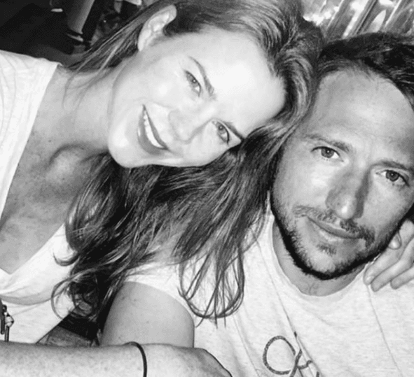 “Tras casi 15 años, Manuel y yo hemos tomado la difícil decisión de separarnos como pareja. (...) Nuestro amor y nuestro cariño seguirá siendo igual de importante, igual de bonito, igual de grande, pero diferente. Y seguiremos viviendo nuestra felicidad con nuestros hijos y familias de la misma manera que hasta ahora”.