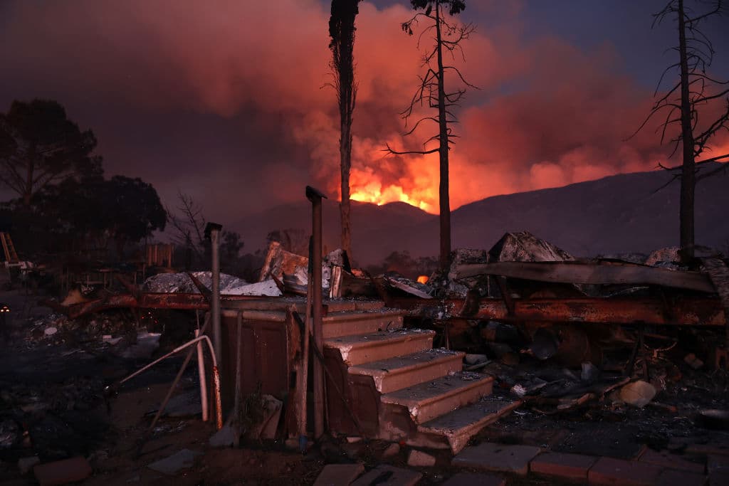 <b><a href="https://www.univision.com/local/sacramento-kuvs/imagenes-incendio-park-10-mas-grandes-historia-california-fotos" target="_blank">El clima seco y las altas temperaturas</a></b> sirvieron de combustible para el incendio Nixon, que en cuestión de minutos convirtió una vivienda en cenizas.