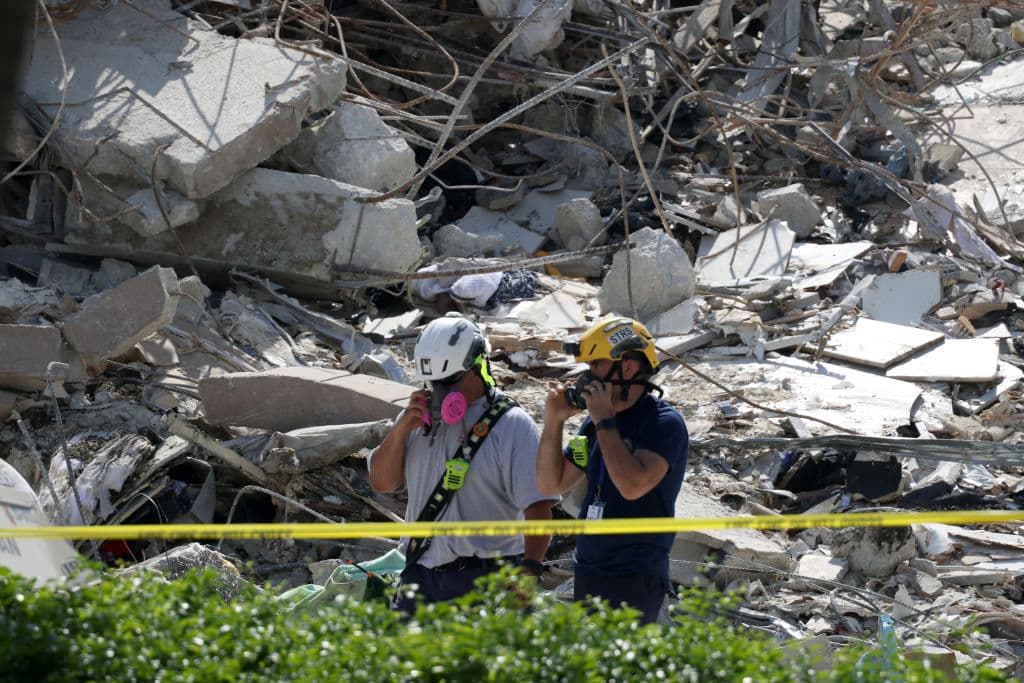 Surfside reportó en 2018 que un rociador pudo ser la causa del "exceso de agua" en el estacionamiento subterráneo de la Champlain Towers South