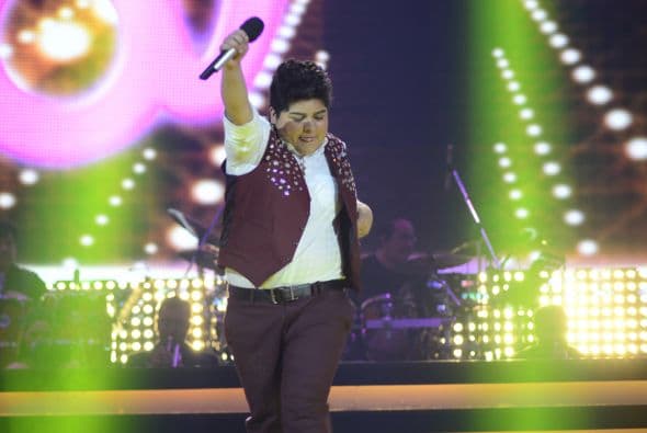 Dio una versión muy movida del hit "Noa noa".