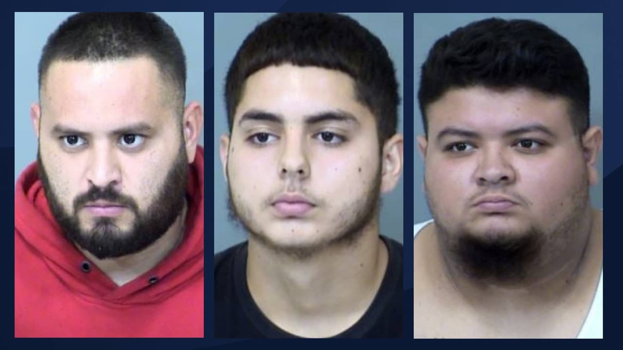 Los tres ocupantes del vehículo fueron arrestados e ingresados en la cárcel del condado de Maricopa por numerosos delitos graves relacionados con drogas,
<a href="https://www.facebook.com/GilaRiverPolice/posts/6051988078209664" target="_blank">explicó el Departamento de Policía de Gila River en un comunicado. </a>