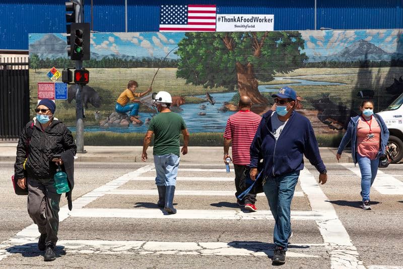 “Nos da miedo ir a trabajar”: los preocupantes contagios en empacadoras de carne y tortillerías de California