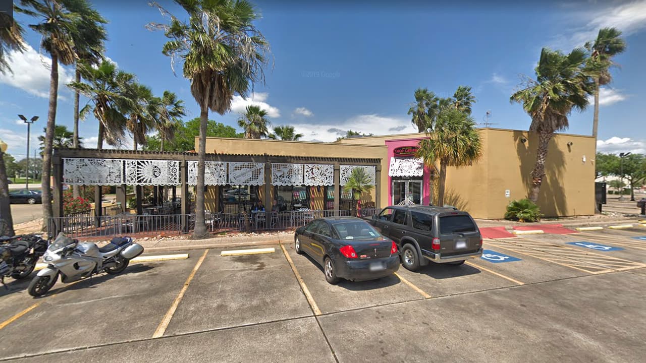 2535 South Highway 6, Houston. En Houston, Taco Cabana informó que cerrará cinco restaurantes.