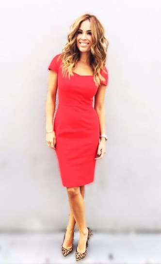 El rojo es un color femenino, audaz y muy sensual. A Karla le queda muy bien este color (Octubre 10, 2016)