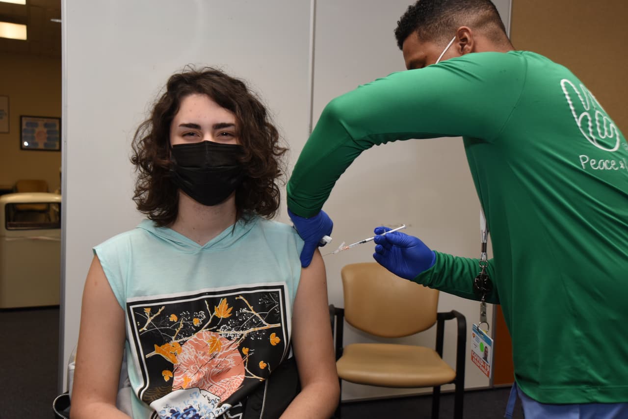 Hospital de niños de Miami vacunará contra el coronavirus a menores de alto riesgo y adolescentes