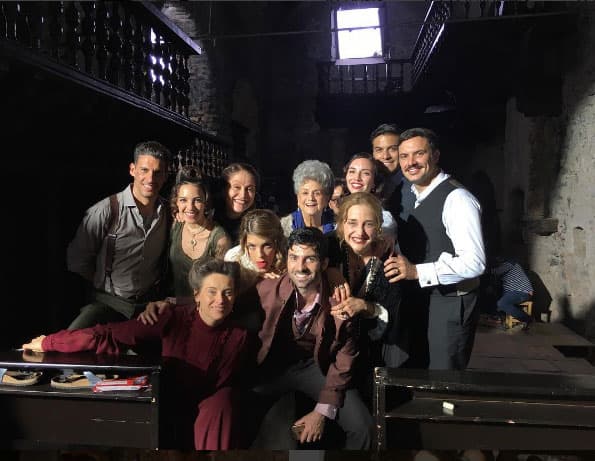 @dominikapaleta: "Aaaaahhh! Como los voy a extrañar ! @erickelias @pablocruzguerrero @alexdelamadrid @clauskinsky @reginablandon @ireneazuela @_carlosrivera @danielaromoweb #elhoteldelossecretos".