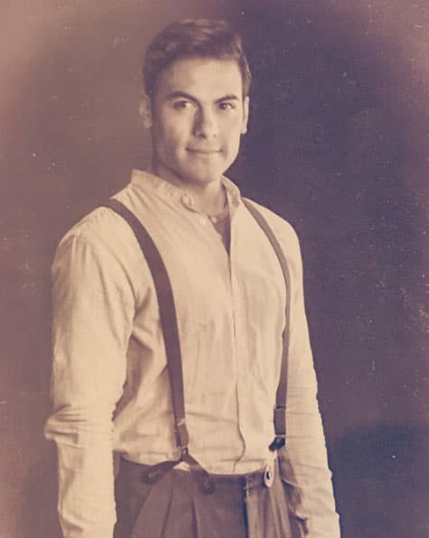 @_carlosrivera: "Hoy le dije adiós a Andrés y a #ElHotelDeLosSecretos Jamás imaginé que se convertiría en uno de los mejores proyectos donde he trabajado. Todos dejándose el alma para lograr el mejor resultado posible. Un proyecto hecho con amor de principio a fin. Jamás olvidaré todo lo vivido en este Gran Hotel! GRACIAS A TODOS!".