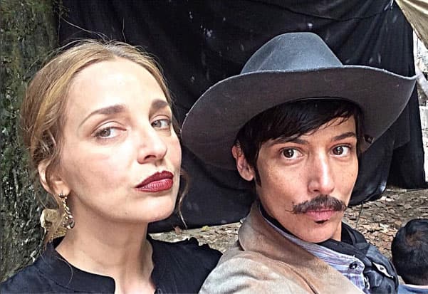 @laborches: "@clauskinsky voy a extrañar tanto tus chapitas y tu esfuerzo para q me vea bonita, aunque no nos dejaran. Quiero trabajar contigo muchas veces mas. #hoteldls #elhoteldelossecretos #ehdls".