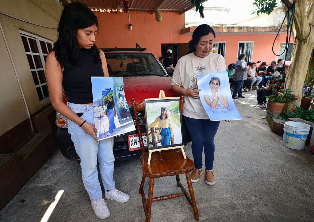 Sánchez se encontraba realizando labores 
<b>en los mástiles del velero</b> al momento del choque, lo que le provocó una caída de la cual no pudo recuperarse.