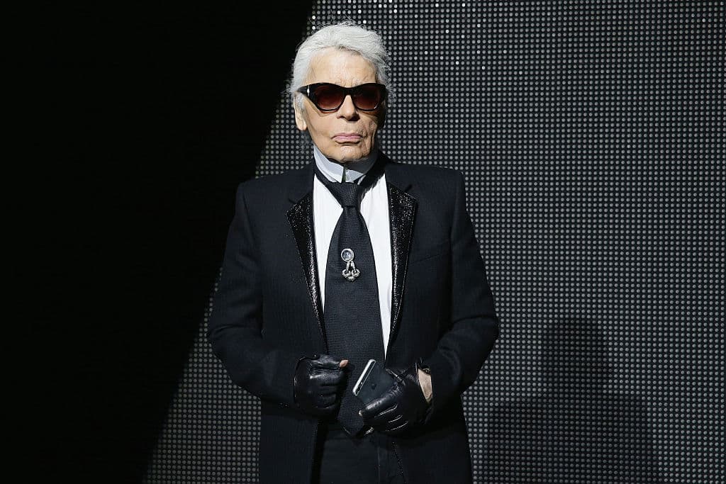 <b>Karl Lagerfeld</b>: el famoso y polémico diseñador de moda falleció el 19 de febrero a sus 85 años, causando conmoción en la industria y en el mundo de las celebridades.