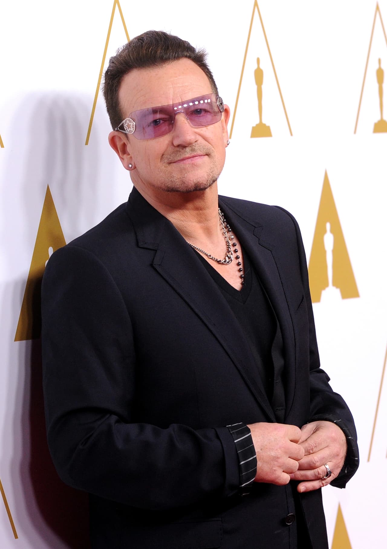 El cantante Bono de la reconocida banda U2 organizó conciertos Live 8, lanzó campañas para lograr el perdón de la deuda a países tercermundistas e hizo todo lo posible para generar conciencia sobre la situación difícil que atraviesa África.