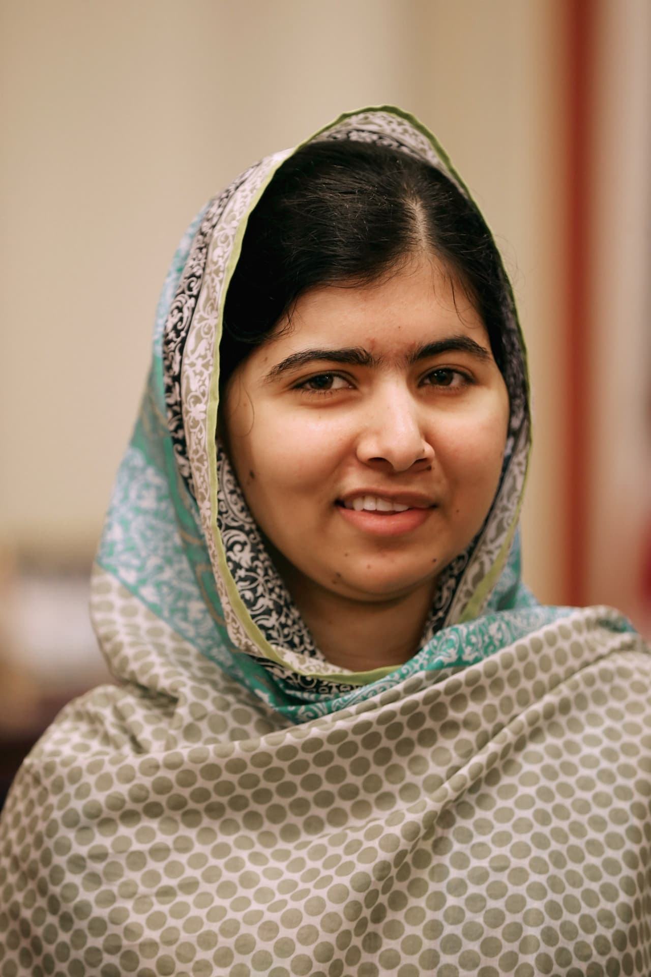 Pero Malala nunca desistió su lucha la volvió una joven activista y ha recibido numerosos premios por su defensa del derecho a la educación.  