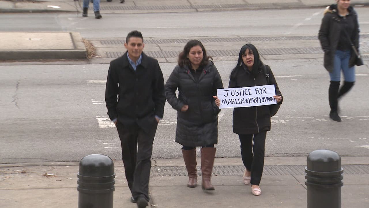 El 
<b>19 de agosto de 2019</b> 
<b>comparecen</b> nuevamente las dos mujeres acusadas por el asesinato de Marlen Ochoa. Sorprende que, ante la Corte, 
<b>se declaren no culpables</b>.