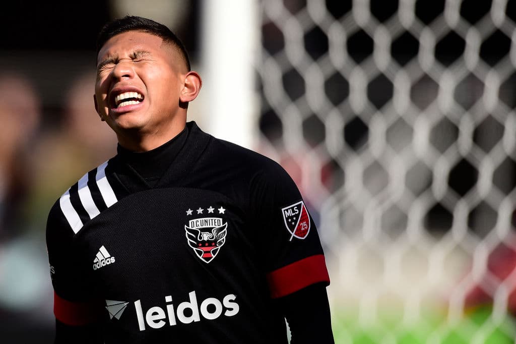 <b>Edison Flores</b>
<br>Tal vez no es el culpable de la falla de la ofensiva, pero es el que une a todos para lograr el ataque esperado. Ha tenido problemas personales y una lesión, en conjunto esto afecta pero, aún así, se espera mucho de él.