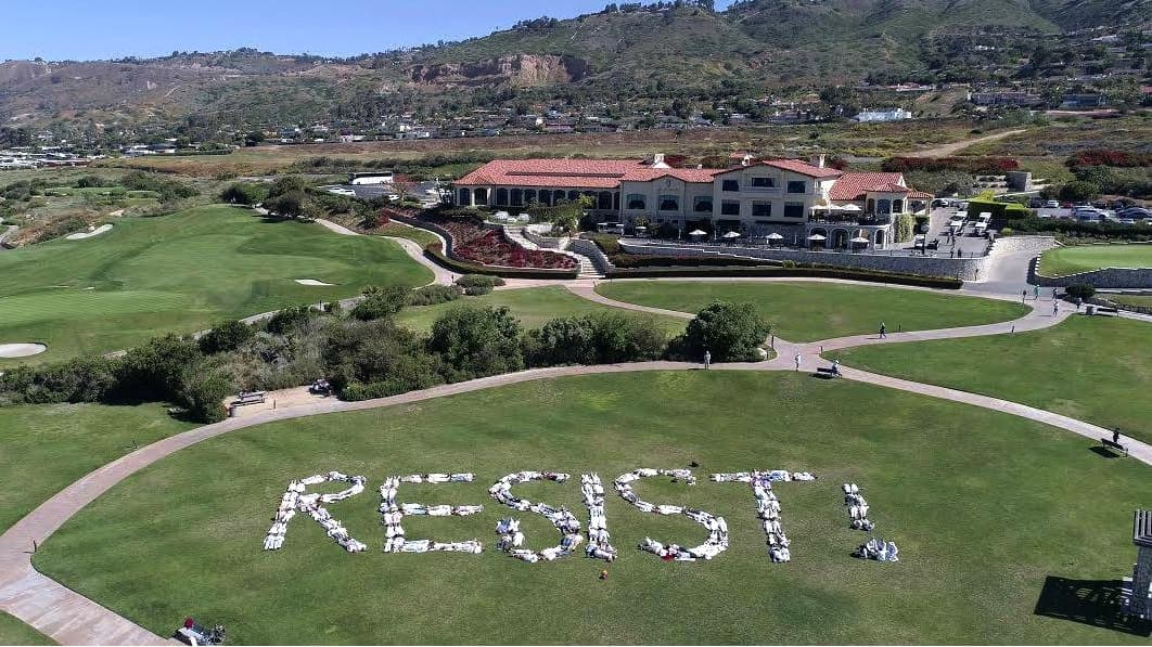 Campo de golf de Donald Trump vuelve a ser blanco de la 'resistencia'