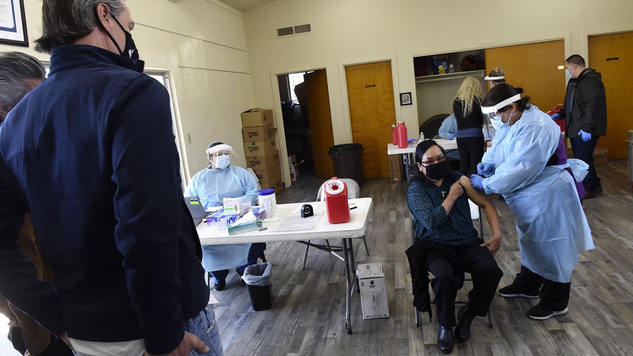 Ante la época de fiestas, Fresno tiene la más alta tasa de transmisión de covid-19 en California