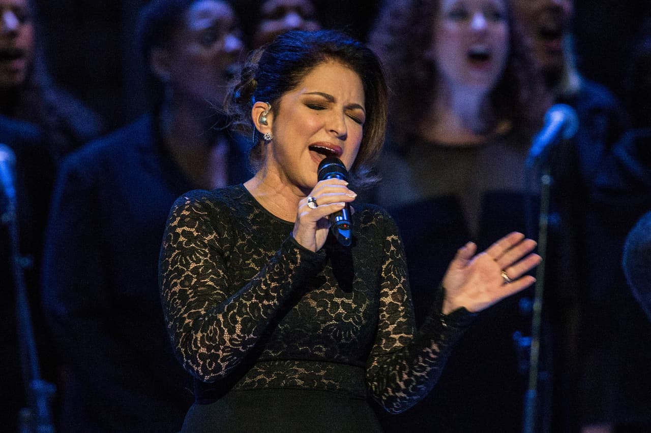 Gloria Estefan también es regida por la casa de Virgo, y queda claro en una de sus grandes características: Su iteligencia y su gran amor al trabajo.