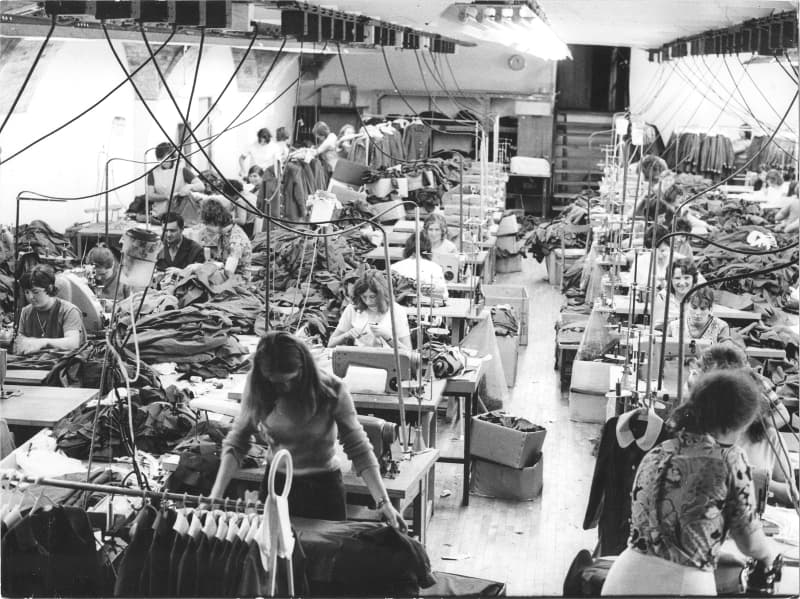 Melania Trump ha dicho que el gusto por la moda le vino de su madre, quien siempre trabajó en esta industria. Amalija Ulčnik era costurera en la fábrica Jutranka, cuando Eslovenia aún formaba parte de Yugoslavia, una de las naciones del bloque socialista.