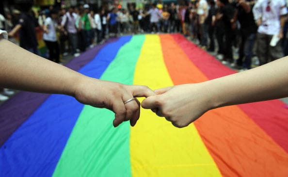 ¿Quieres casarte en el Mes del Orgullo LGBTQ+? El Condado Travis oficiará bodas gratis
