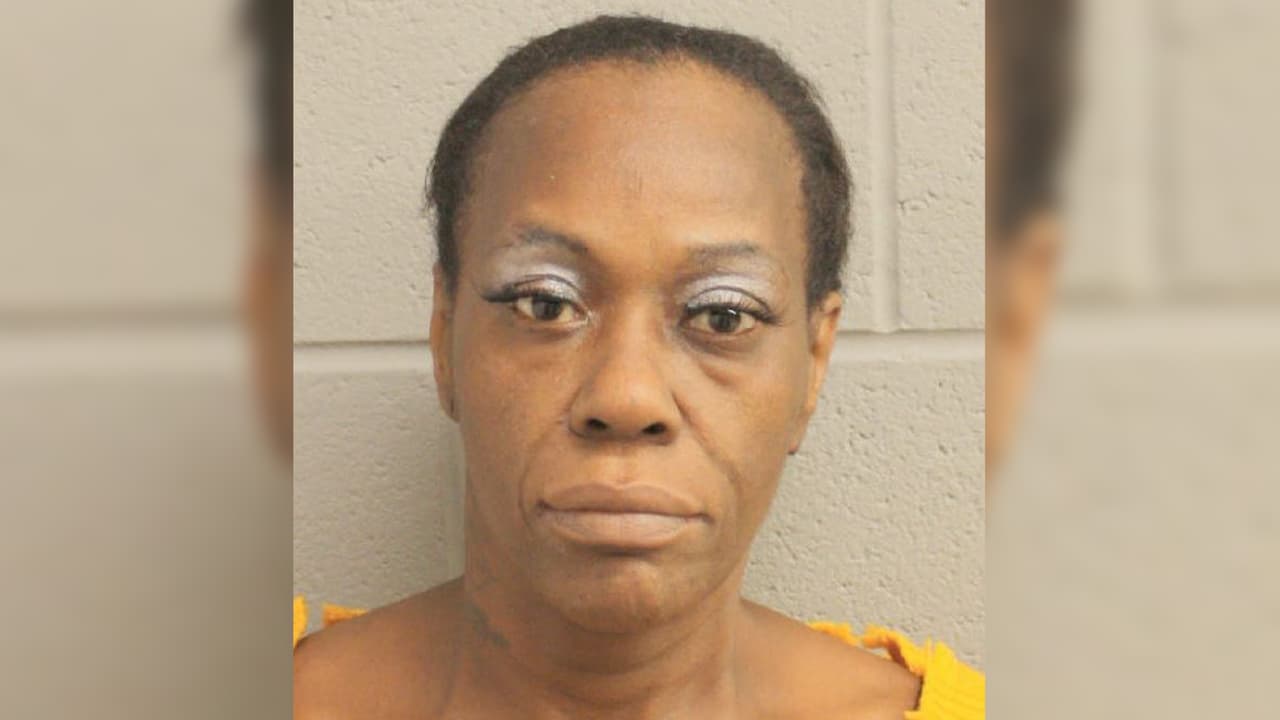 Makiesha Spencer de 46 años también fue arrestada.