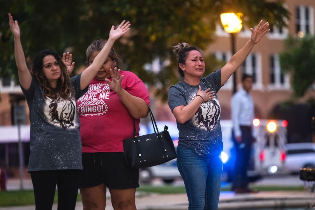 Hubo familias que se fueron a casa por la noche sin saber el paradero de sus hijos. Los buscaron en la escuela, en hospitales e incluso, en otras ciudades, pero no han recibido respuestas.