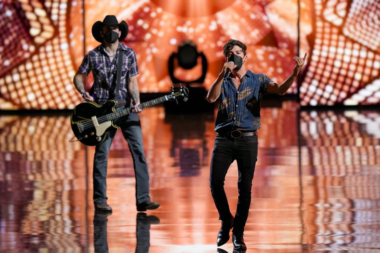 La presentación de Kinky junto a Los Ángeles Azules, quienes serán acreedores al Premio Lo Nuestro Legado Musical en el género de Cumbia Regional Mexicano, será una fusión de ritmos alternativos y cumbia.