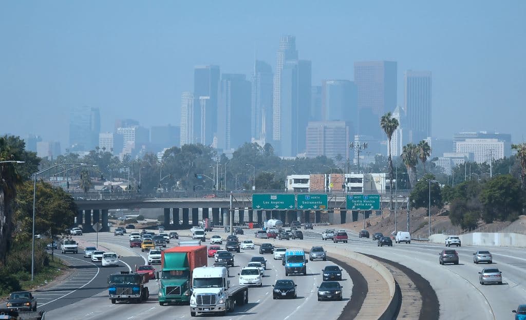El calor extremo y los incendios forestales producen días con altos niveles de ozono troposférico y picos en la 
<a href="https://www.univision.com/temas/contaminacion">contaminación</a> por partículas, lo que pone en riesgo la salud de millones de personas y añade nuevos desafíos a los esfuerzos por limpiar el aire.