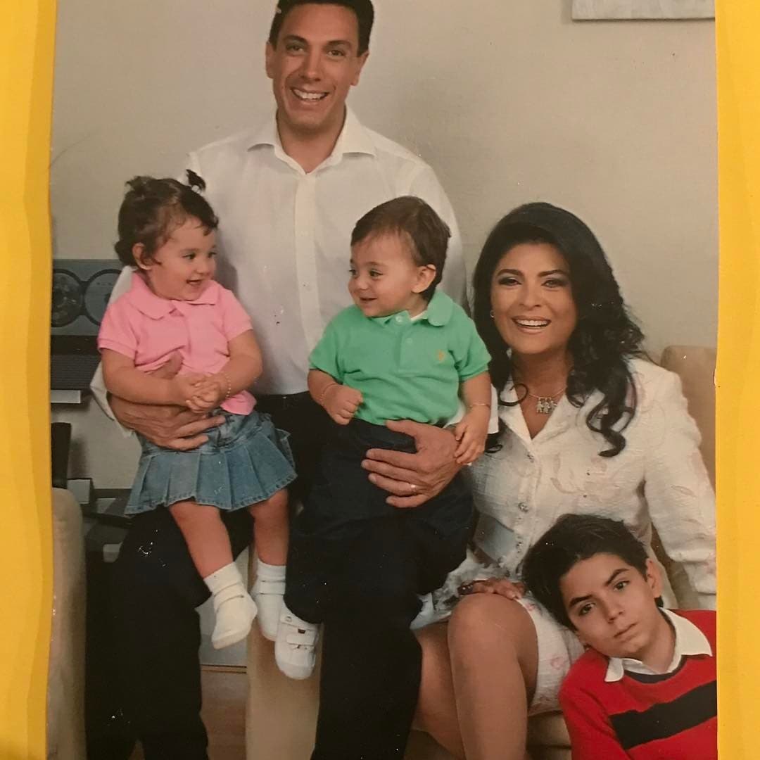 <b><a href="http://www.univision.com/temas/victoria-ruffo">Victoria Ruffo</a></b> ha construido una sólida carrera como actriz de telenovelas y gracias a eso ha sido reconocida a nivel mundial, pero a la par de esto se ha realizado como madre de familia, y aquí te presentamos a sus hermosos hijos.