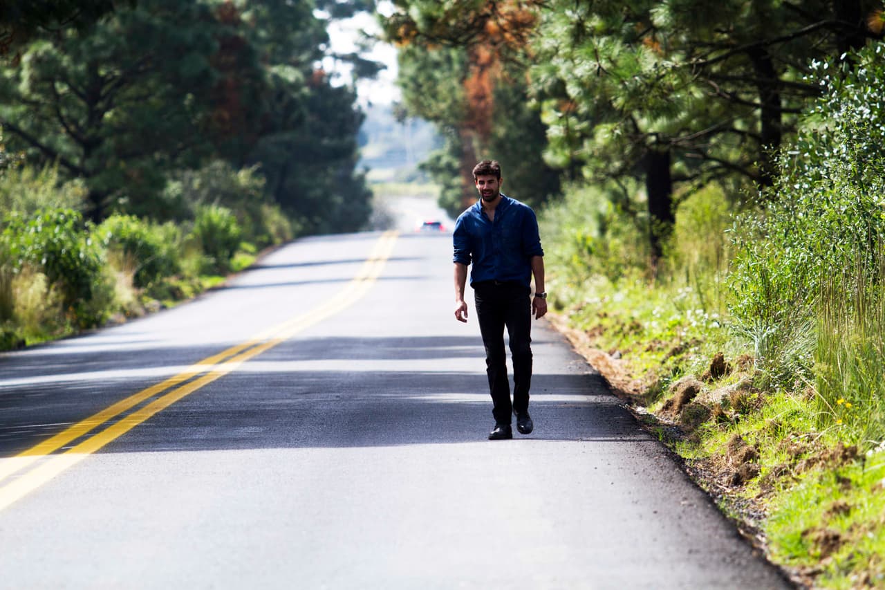 Desde el fondo de su corazón deseaba ver con vida a Mónica.