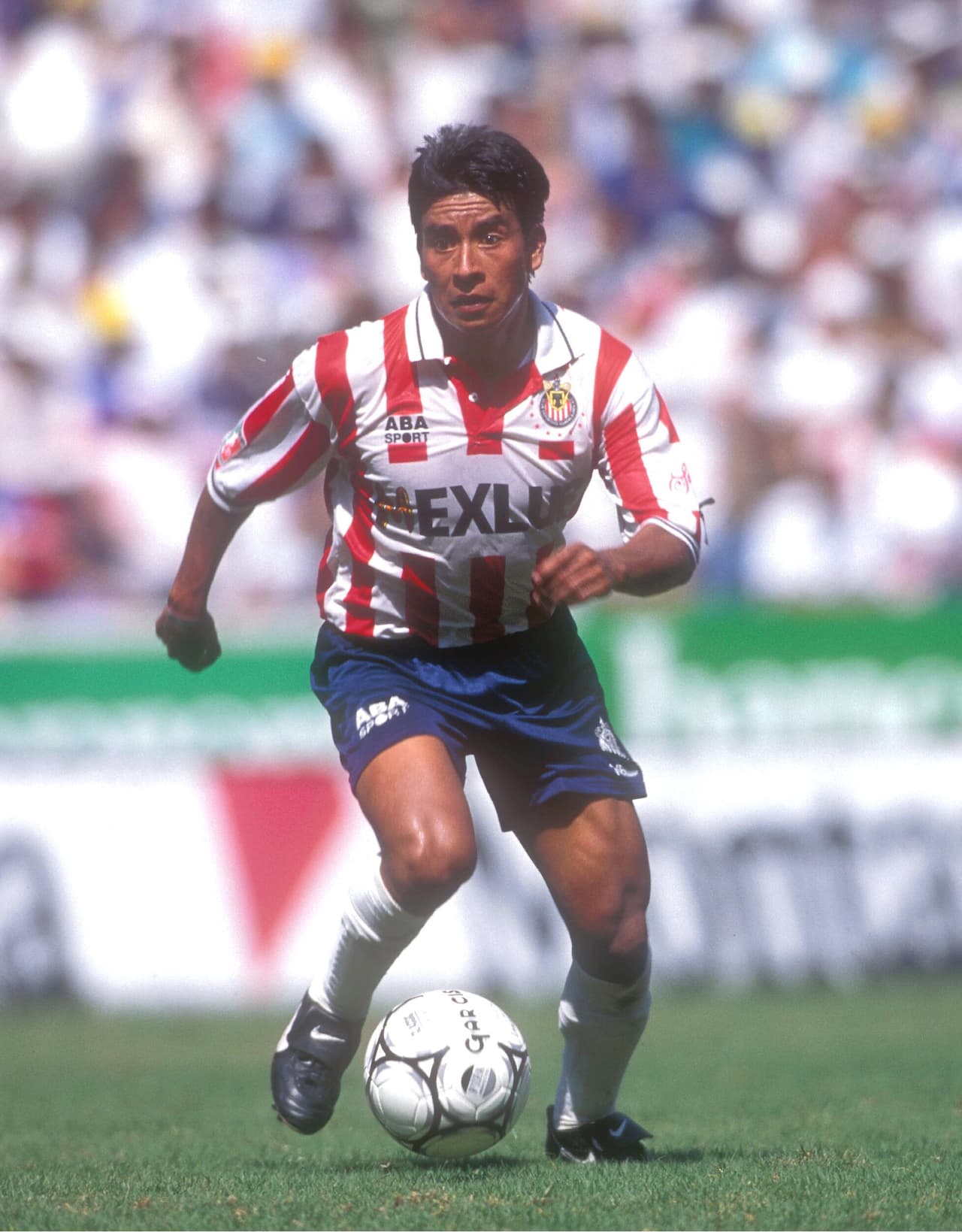 Esas eran las famosas 'Súper Chivas' que contaban en la media de contención con Alberto 'Beto' Coyote.