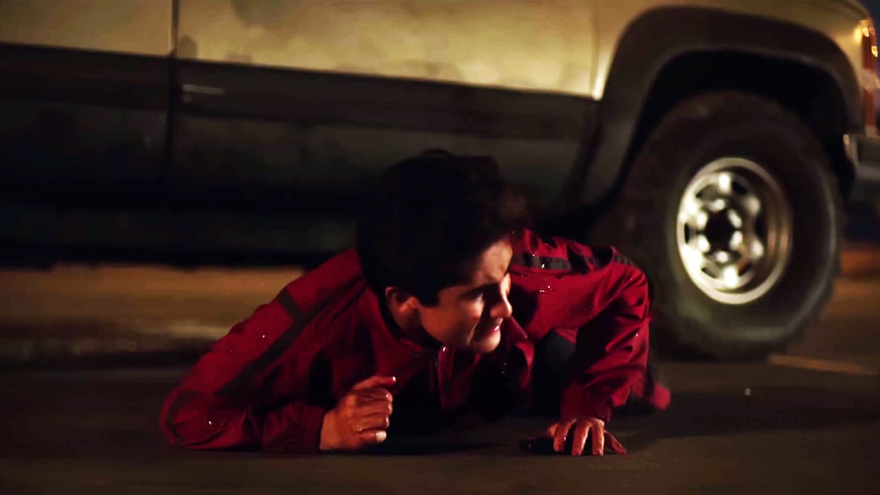 ‘El Moreno’ got off the car and dragged himself on the floor with his last strength.