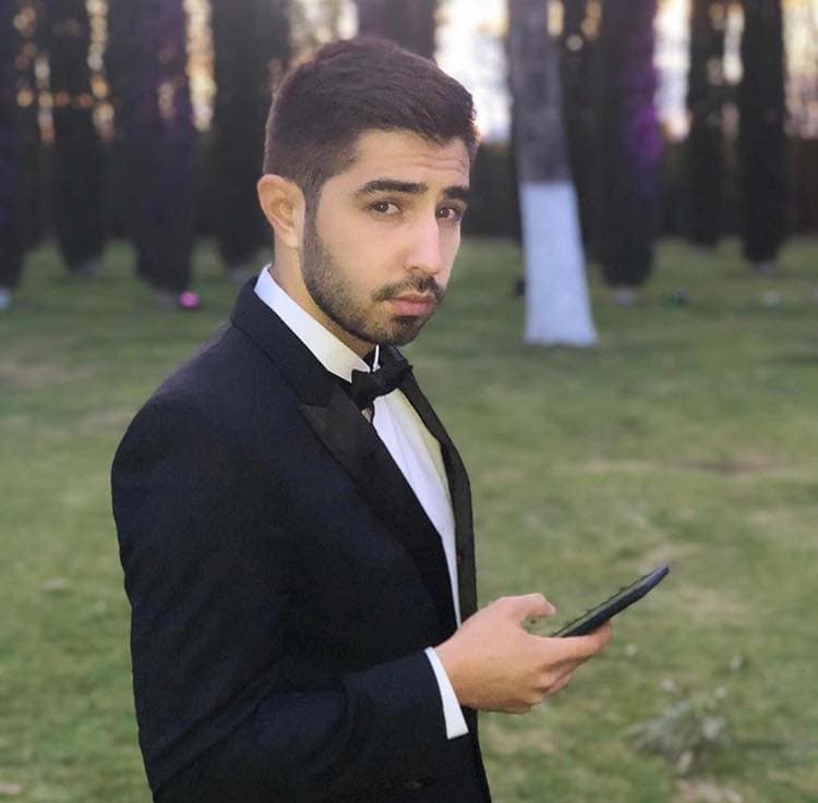 Ese mismo año, la Sociedad de Autores y Compositores de México le entregó el galardón a la 'Mejor canción'; también obtuvo el premio BANDAMAX al 'Compositor de año' y el tema 'Me sobrabas tú', interpretado por Los Recoditos, fue nominado al Latin GRAMMY.