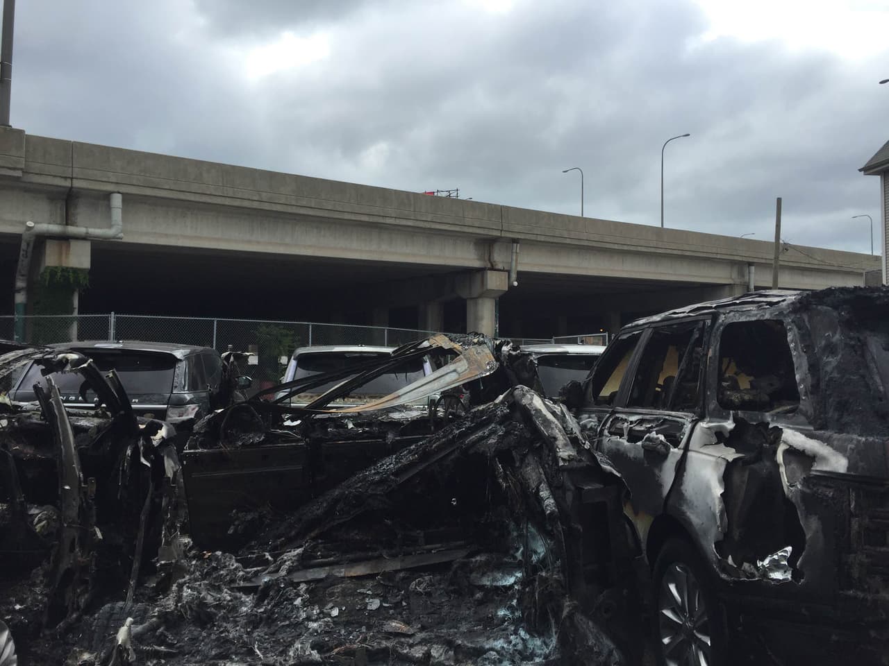 Los vehículos SUVs estaban en el concesionario Howard Orloff, localizado en el 1800 North Marshfield.