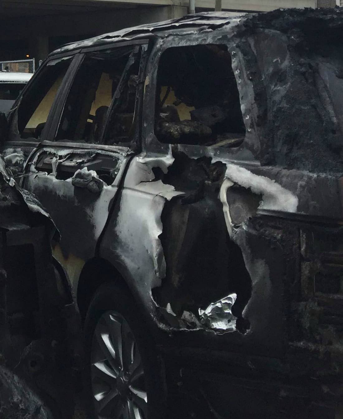 Varios Range Rovers dañados en un incendio en Bucktown