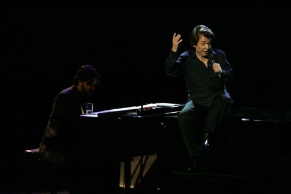 Aún así, el éxito de Raphael ha crecido con el paso de los años. Su inigualable carrera le ha merecido todas las ovaciones.