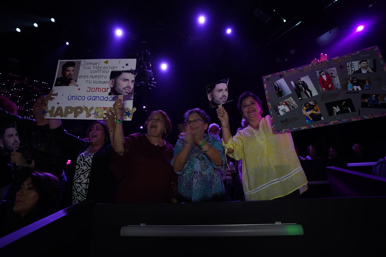 Este domingo la producción de Nuestra Belleza Latina fue sorprendida con la asistencia de las tías de Jomari, quienes aprovecharon la grabación para celebrar su cumpleaños.