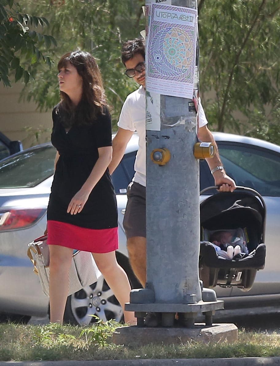 Zooey Deschanel ya es una mamacita.