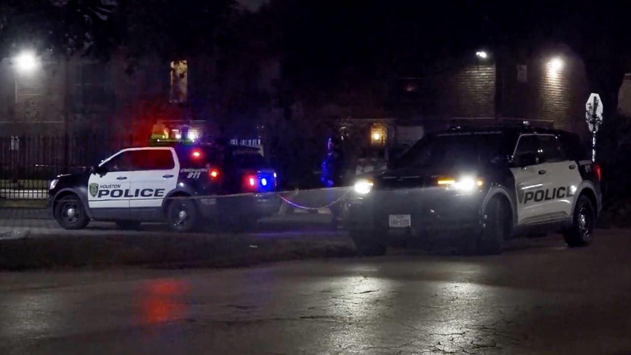 Recomendaciones en casos de tiroteos: Si te enfrentas a un tiroteo debes saber que los tres principios básicos para sobrevivir son: correr, esconderse y pelear, de acuerdo con los consejos que ofrece el Departamento de Policía de Houston.