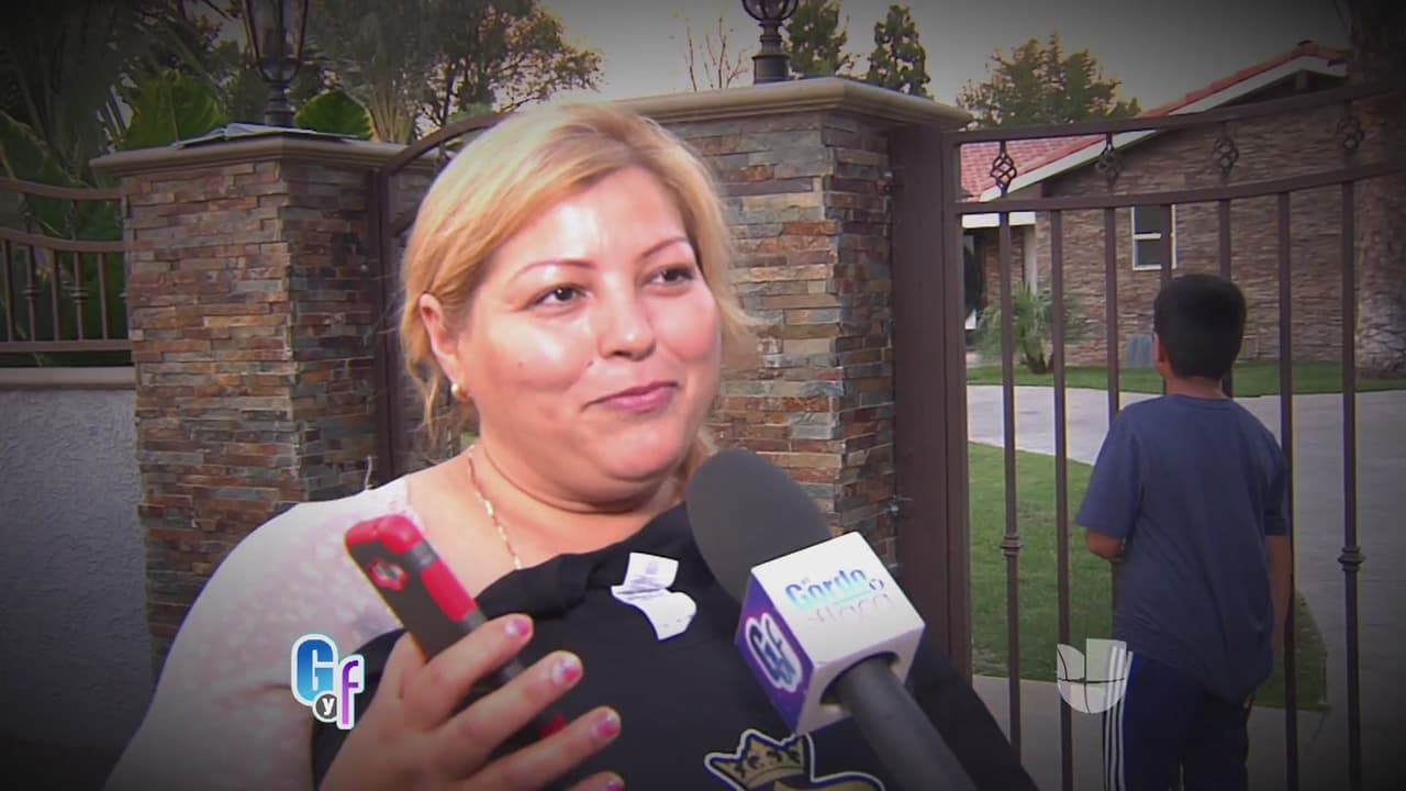 Los fanáticos estuvieron varios días en la casa de Larry esperando que su ídolo apareciera, pero aunque no salía, sus seguidores no se despegaron del lugar.