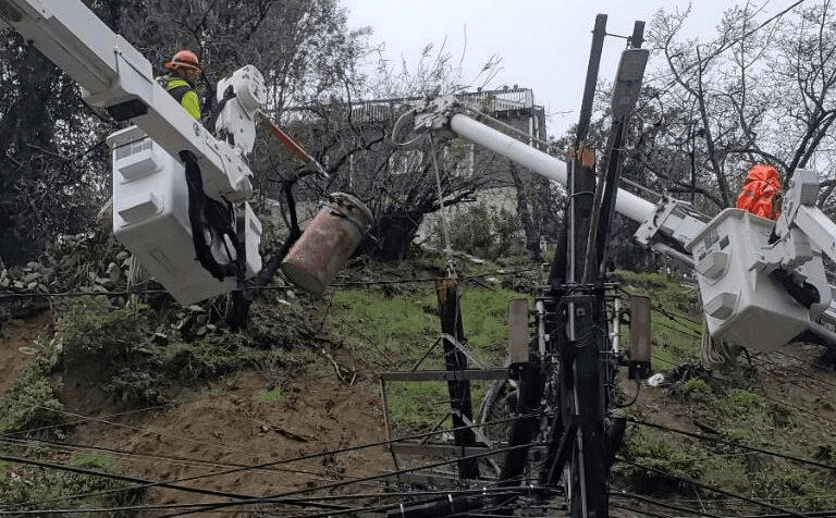 La tormenta invernal también provocó que
<b> 1.5 millones de </b>residentes se quedaran sin electricidad.