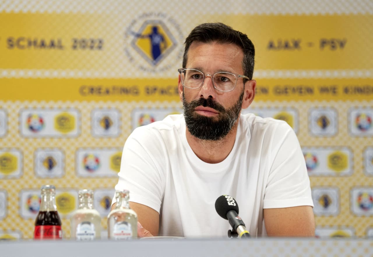 En el PSV iniciaba la era de Ruth Van Nistelrooy como entrenador.
<br>